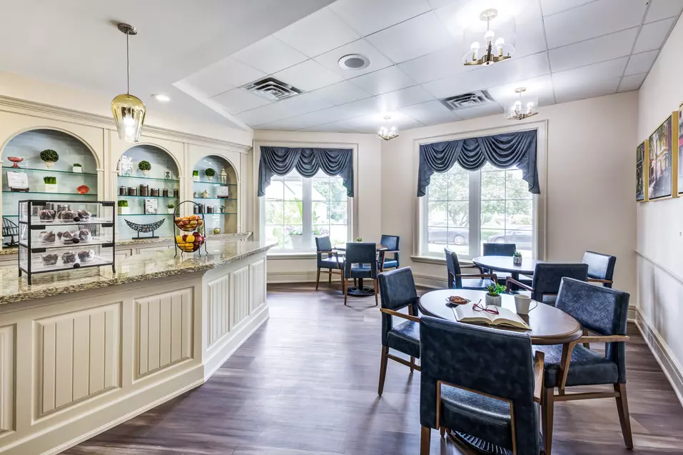 Chartwell Queen's Square Retirement Residence photo 4