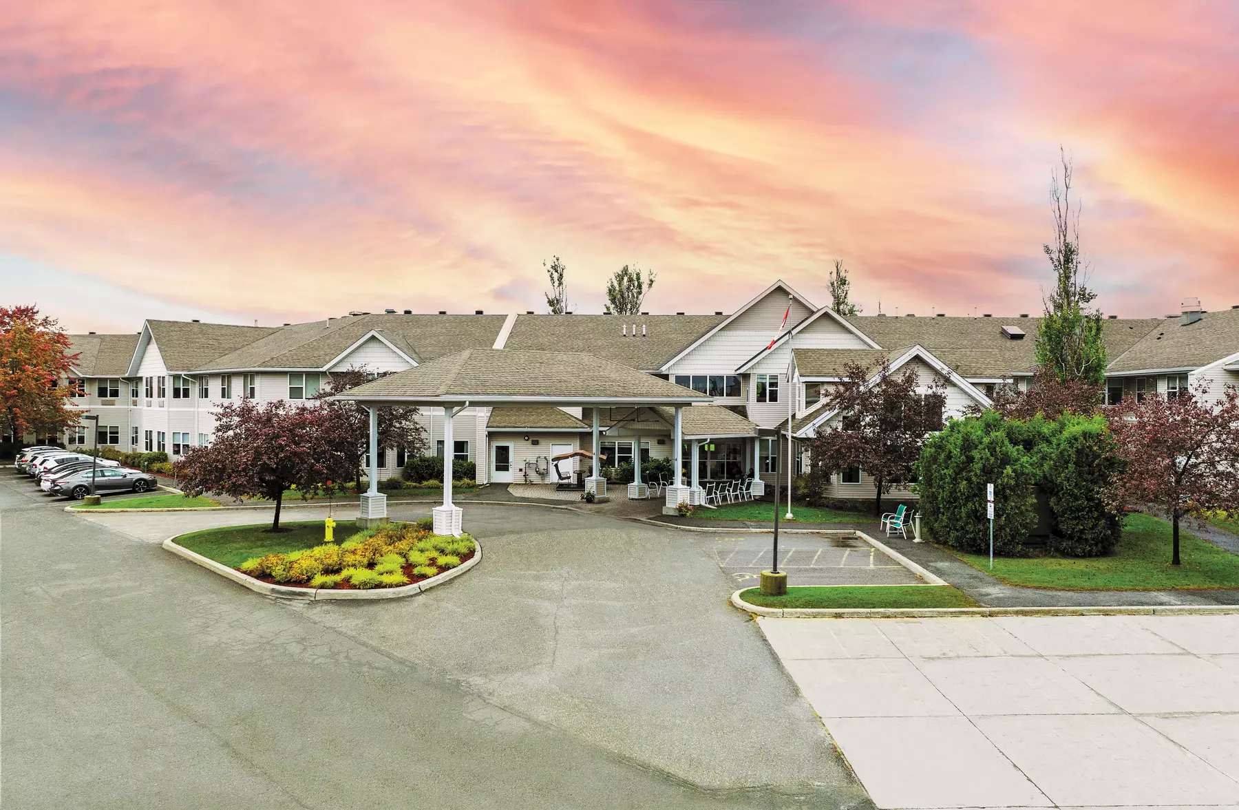 Entrance of Chartwell Southwind Retirement Residence / Entrée de la résidence pour retraités Chartwell Southwind