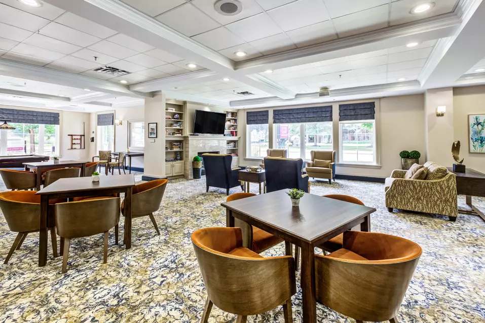 Chartwell Queen's Square Retirement Residence photo 3