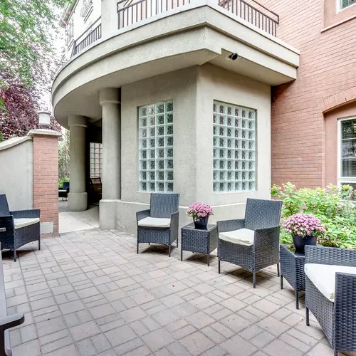 interlocked courtyard patio with seating at chartwell fountains of mission retirement residence