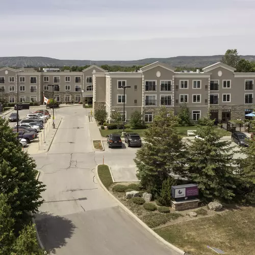 Aerial photo of greenspace surrounding Chartwell Georgian Traditions Retirement Residence.