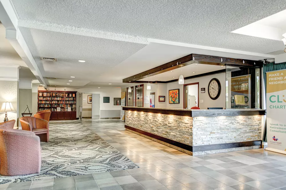 Réception de Chartwell Manoir Kirkland /  Reception area at Chartwell Manoir Kirkland