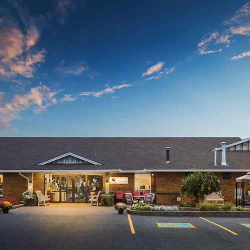 main entrance of chartwell pinewood retirement residence